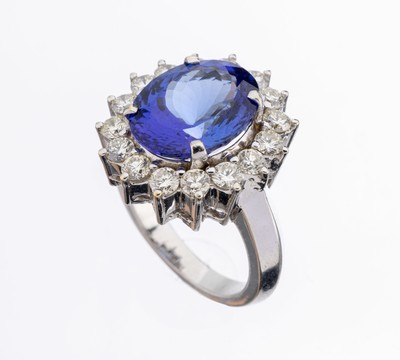 18 kt Gold Tansanit-Brillant-Ring, WG 750/000, ovalfacett. Tansanit ca. 7.30 ct umgeben von 16 Brillanten zus. ca. 1.43 ct Weiß/si, RW 53, ca. 14.9 ...