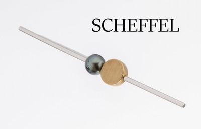 18 kt Gold Zuchtperl Brosche, GG/WG 750/ 000, teilmattiert., teilpoliert, Meistermarke SCHEFFEL, 1 dunkelgraue Zuchtperle Durchm. ca.8.4 mm, L ca. ...