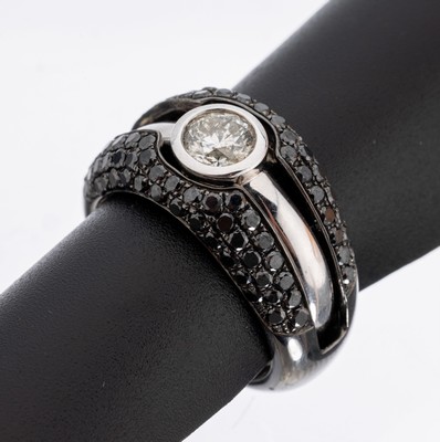 2-teiliger Gold Diamant-Ring, WG 585/000 und 750/000 geschw., mittlerer Ring mit einzelnem Brillant, geschw. Ringschiene mit 88Diamanten zus. ca. ...