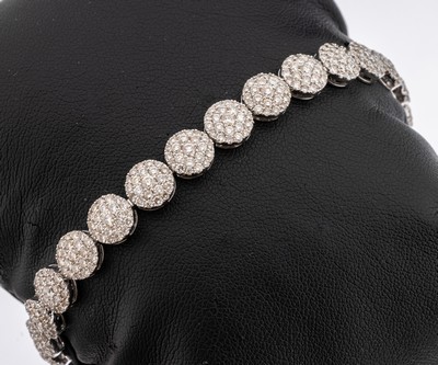 18 kt Gold Diamant-Armband, WG 750/000, 528 Brillanten zus. ca. 8.01 ct Weiß-l. get. Weiß/si-p 1, ca. 19.6 g, L. ca. 18.5 cm, Sicherheitsbügel