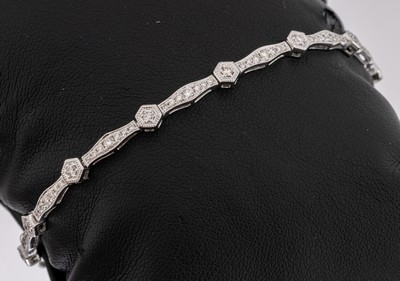 18 kt Gold Brillant-Armband, WG 750/000, 94 Brillanten zus. ca. 1.30 ct Weiß/si, ca. 10.0 g, L. ca. 18 cm, Kastenschloss mit Sicherheitsbügel