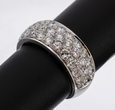 14 kt Gold Brillant-Ring, WG 585/000, 41 Brillanten zus. ca. 2.62 ct (grav.) feines Weiß-l.get.Weiß/si, RW 54, ca. 6.1 g