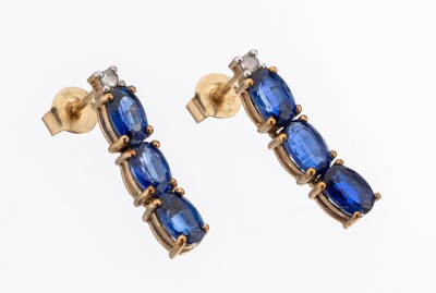 Paar 9 kt Gold Saphir-Diamant-Ohrstecker, GG 375/000, 6 ovalfacett. Saphire zus. ca. 2.0ct, 2 Diamantrosen, L. ca. 2 cm