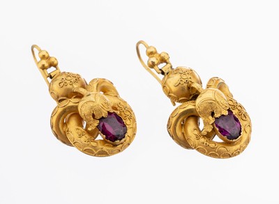 Paar 14 kt Gold Almandin-Ohrhänger, um 1860, GG 585/000 gepr., nachträglich feinvergoldet, 2 ovalfacett. Almandine zus. ca. 2.0 ct, sammelwürdig