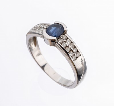 14 kt Gold Saphir-Brillant-Ring, WG 585/000, ovalfacett. Saphir ca. 0.60 ct, 20 Brillanten zus. ca. 0.40 ct Weiß/si, RW 61, ca. 5.5 g