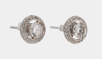 Paar 18 kt Gold Brillant-Ohrstecker, WG 750/000, 2 Brillanten zus. ca. 0.90 ct Weiß/si, abnehmbare Kränze mit Brillanten zus.ca. 0.33 ct Weiß/si