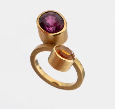 18 kt Gold Farbstein-Ring, GG 750/000, 1 ovalfacett. Rubellit ca. 2.20 ct, 1 rundfacett. Citrin ca. 1.0 ct seidenmattiert, RW 54, ca. 12.0 g