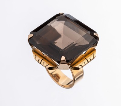 14 kt Gold Rauchquarz-Ring, GG 585/000, 1950er Jahre, wuchtige Fassung mit Voluten, facett. Rauchquarz-Rechteck ca. 60.0 ct, ca. 25.7 g, RW 58