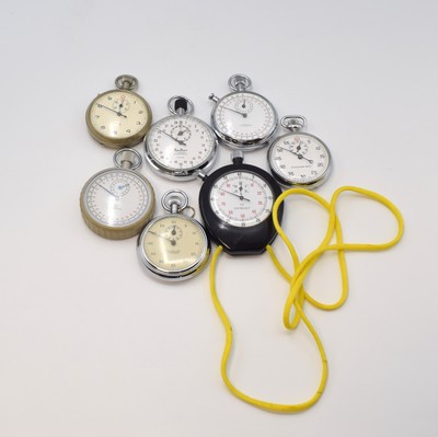 Reichhaltiges Konvolut bestehend aus 7 Einhand-Stoppuhren, Schweiz/Deutschland 1950 - 1980, teilw. verchr., 2 x Lemania, davon 1 x Kal. 8201, 2 x ...