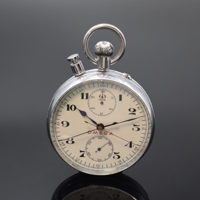 OMEGA große, offene Beobachtungsuhr mit Chronograph Rattrapante, Schweiz um 1946, verchr. Nickelgeh., Emailzifferbl. m. fetten arab. Zahlen, ...