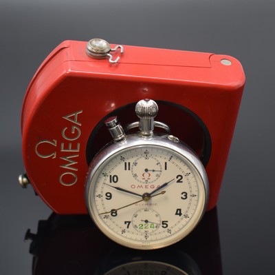 OMEGA großer Chronograph-Rattrapante erfolgreich geprüft am Observatorium Neuchâtel 1960, Schweiz um 1960, glattes Stahlgeh., Boden m. grav. ...