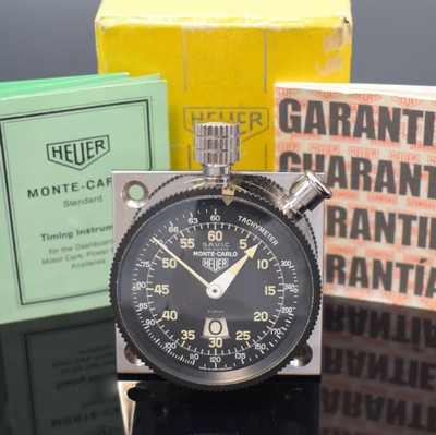 HEUER Monte Carlo Dashboard Nr. 55990 Referenz 16.8433, Schweiz um 1960, verchr. Metallgeh. montiert auf quadratischer Metallplatte, schwarze ...