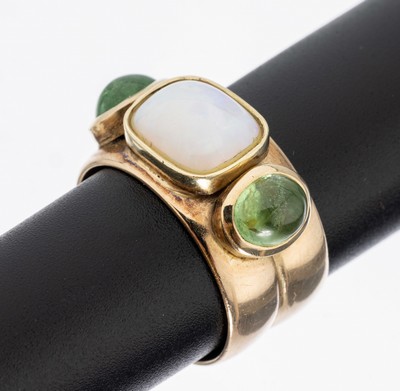 14 kt Gold Opal-Turmalin-Ring, GG 585/000 gepr., Ringschiene aus ehemals 2 Ringen, ovaler Opal-Cabochon ca. 2.0 ct, 2 runde Turmalin-Cabochons zus. ...