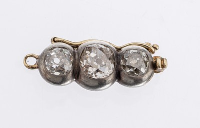 14 kt Gold und Silber Diamant-Kettenschließe um 1870/80, GG 585/000, gepr., Schauseite zeittyp. in Silber gearbeitet, 3 Altschliffdiamanten, für ...