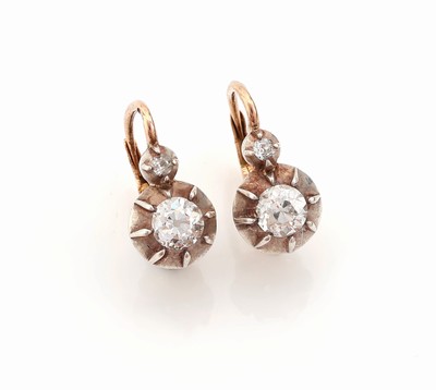 Paar 14 kt Gold und Silber Diamant-Ohrgehänge,um 1850-60, GG 585/000, Diamanten zeittyp. in Silber gefasst, 2 Diamanten zus. ca. 0.50 ct ...