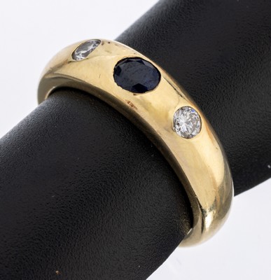18 kt Gold Saphir-Brillant-Ring, GG 750/000, 1 rundfacett. Saphir ca. 0.20 ct, 2 Brillanten zus. ca. 0.20 ct Weiß/si, RW 53, ca. 6.9 g
