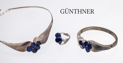 3-teiliges Schmuckset Günthner/Bijoux Jeunesse, 925er Silber, florales Motiv mit kreisförmigen Lapislazuli-Scheiben, best. aus. Collier, D. ca. 15 ...