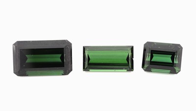 3 lose Turmaline, im Emerald-Cut, schönes Grün, zus. ca. 22.01 ct