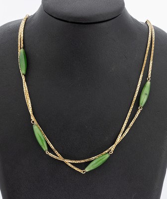 14 kt Gold GROSSE Nephrit-Collier, deutsch, 1974, GG 585/000, überlang, 4 längliche Nephrite als Zwischenglieder, L. ca. 123 cm, ...