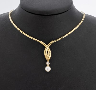 14 kt Gold Perl-Brillant-Collier, GG 585/000, Mittelteil geschwungen, part. sat., bewegl. Abhängung, 1 in WG gefasster Brillant ca. 0.04 ct ...