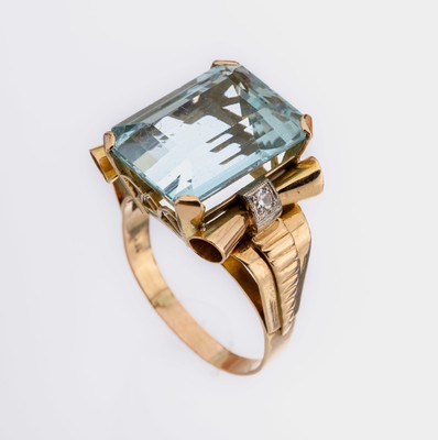 18 kt Gold Aquamarin-Diamant-Ring, 1950er Jahre, RG 585/000, Aquamarin im Treppenschliff ca. 15.0 ct, 2 8/8-Diamanten zus. ca. 0.06 ct Weiß/si, RW ...