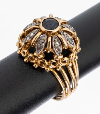18 kt Gold Saphir-Diamant-Ring, GG/WG 750/000, rundfacett. Saphir ca. 0.75 ct, 16 inWG gefasste Diamantrosen zus. ca. 0.10 ct Weiß/p 1, ca. 8.8 g, ...