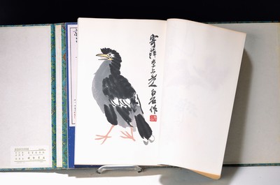 Qi Baishi (1864-1957), Peking 1955, Jung Pao Chai Hsin Chi Shih Chien und Jung Pao-Chai Hsin Chi, 2 Blockbücher enthalten ca. 80 Drucke der ...