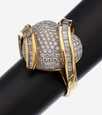 18 kt Gold Diamant-Ring, GG 750/000, herzf.Ringkopf mit Brillanten und Diamantbaguettes zus. ca. 3.10 ct Weiß-get.Weiß/vs-p, RW 55, ca. 14.5 g