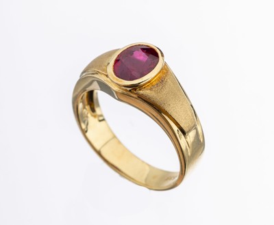 14 kt Gold Farbstein-Ring, GG 585/000, Ringschultern sat., ovalfacett. synthetischer Rubin, RW 58, ca. 6.5 g