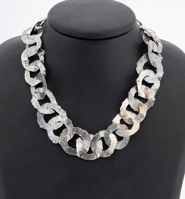 Designer Collier, Silber gepr., Handarbeit aus ineinander verschlungenen Kreisen, L. ca. 100 cm, endlos