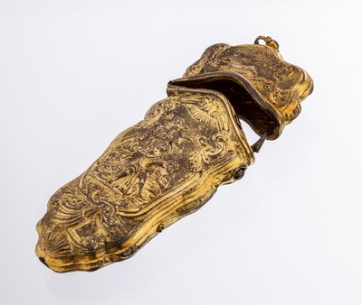 Necessaire-Behälter, deutsch um 1790, Metall vergoldet, im Barockstil, Rocaillen, Muscheln und Blüten, antikisierende Darstellungen, ohne Inhalt, ...