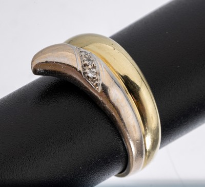 14 kt Gold Diamant-Ring, GG 585/000, angedeutete Schlangenform, 3 kl. 8/8 -Diamanten, RW 50, ca. 3.9 g