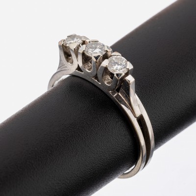 14 kt Gold Brillant-Ring, WG 585/000, 3 Brillanten zus. ca. 0.39 ct Weiß/si, RW 57, ca. 3.2 g