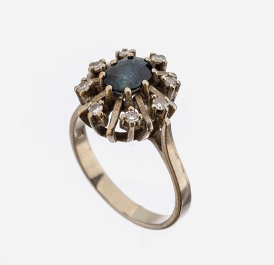 14 kt Gold Saphir-Diamant-Ring, WG 585/000,mittig ovalfacett. Saphir ca. 0.85 ct, 8 8/8-Diamanten zus. ca. 0.16 ct Weiß/p, RW 56, ca. 4.2 g