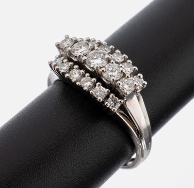 14 kt Gold Brillant-Ring, GG 585/000, 17 Brillanten in 3 Reihen gefasst zus. ca. 1.0 ct feines Weiß-Weiß/vs-si, RW 55, ca. 5.1 g
