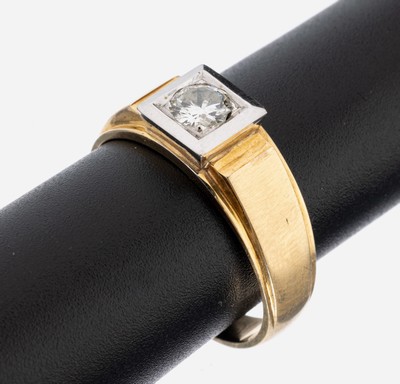 14 kt Gold Brillant-Ring, GG/WG 585/000, schlichte Gestaltung, 1 in WG gefasster Brillant ca. 0.40 ct Weiß/p, Stein besch., RW 61, ca. 5.8 g