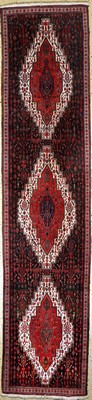 Senneh alt, Persien, Mitte 20.Jhd, Wolle auf Baumwolle, ca. 368 x 85 cm, Reinigungsbedürftig, EHZ: 2