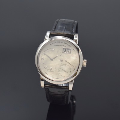 A. LANGE & SÖHNE hochfeine und seltene Herrenarmbanduhr Modell Lange 1 in WG 750/000 mit Perlmuttzifferblatt Referenz 110.029, Handaufzug, ...