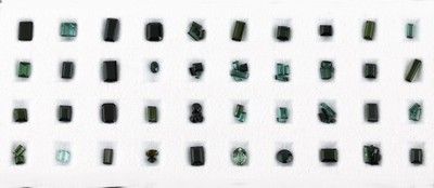 Konvolut 70 lose Turmaline, zus. ca. 100.7 ct, versch. Größen, Schliffformen und Farben, schöne Sammlung, in Sammleretui