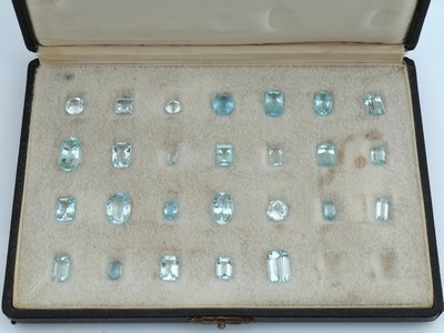Konvolut 26 lose Aquamarine, zus. ca. 69.66 ct, versch. Größen, Schliffformen und Farben, schöne Sammlung, in Sammleretui