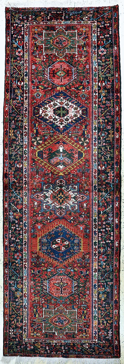 Garadjeh alt, Persien, Mitte 20.Jhd, Wolle auf Baumwolle, ca. 326 x 106 cm, EHZ: 2