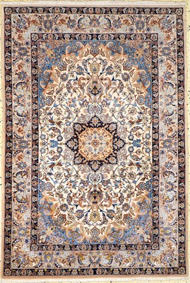 Esfahan fein, Persien, Ende 20.Jhd, Korkwolle mit und auf Seide, ca. 165 x 113 cm,ca. 1,0 Mio. Kn/qm, EHZ: 1-2(Abrasch)