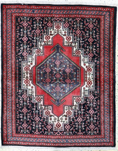 Senneh alt, Persien, Mitte 20.Jhd, Wolle auf Baumwolle, ca. 156 x 126 cm, EHZ: 2