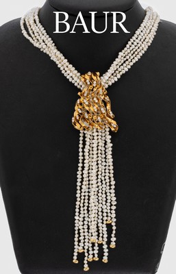Zuchtperl-Collier mit 18 kt Gold Brillant- Mittelteil, GG 750/000, 5-rhg. unrunde Biwa-Perlen, Mittelteil aus geschwungenen Elementen mit 38 ...