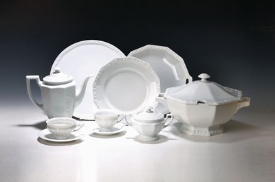 Umfangreiches Kaffee- und Speiseservice, Rosenthal, Maria, 20. Jh., Kaffeekanne, 8 Kaffeetassen mit sieben Untertassen, 5 Tassen mit Untertassen, ...