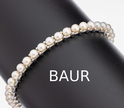18 kt Gold Perl-Armband, WG 750/000, qualitätvolle Verarbeitung, 40 Akoyazuchtperlen, D. ca. 4.6 mm, L. ca. 20 cm,Kastenschloss mit ...