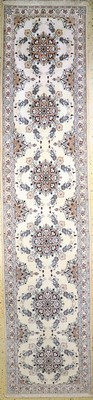 Nain fein, Persien, Ende 20.Jhd, Korkwolle mit Seide, ca. 410 x 90 cm, Reinigungsbedürftig, EHZ: 2