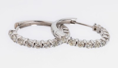 Paar 14 kt Gold Brillant-Creolen, WG 585/000, 22 Brillanten zus. ca. 1.00 ct get.Weiß/lr, (lt. Expertise), ca. 4.2 g