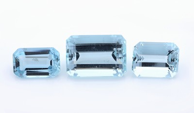 Lot 3 lose facett. Aquamarine, zus. 21.89 ct, im Emerald Cut, versch. Größen