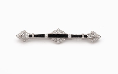 Platin Art Deco Onyx-Diamant-Brosche, 1930er Jahre, Pt gepr., 13 eingeschliffene Onyx -Carrees, 4 Altschliffdiamanten zus. ca. 0.35 ct ...
